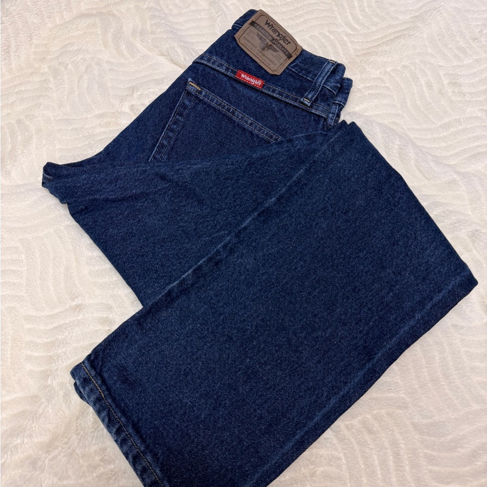High waist Wrangler women’s Dark Blue Relaxed Jeans size 29